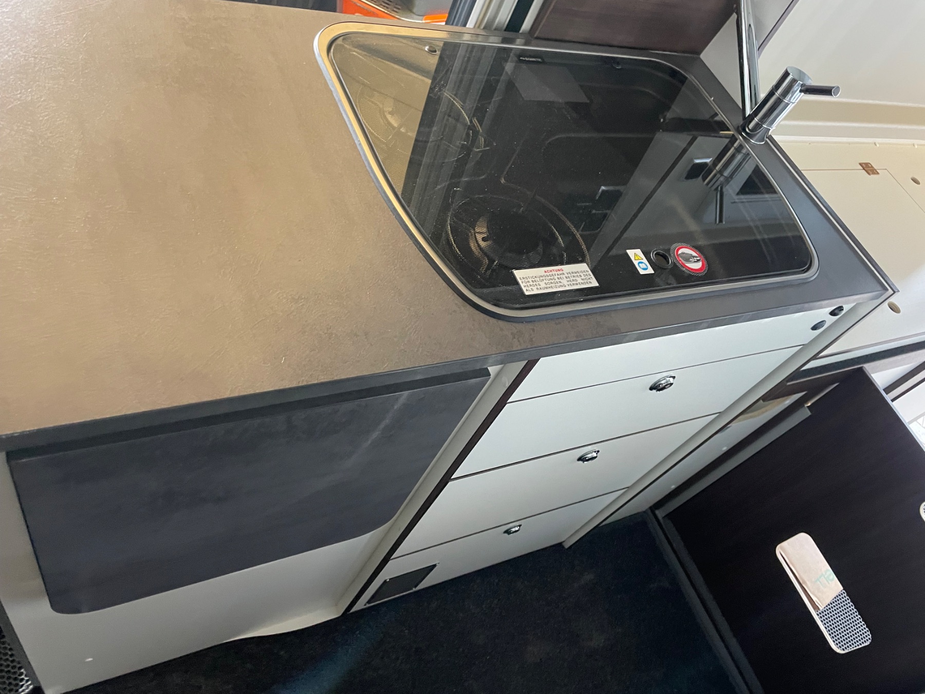 Kamper przed detailingiem