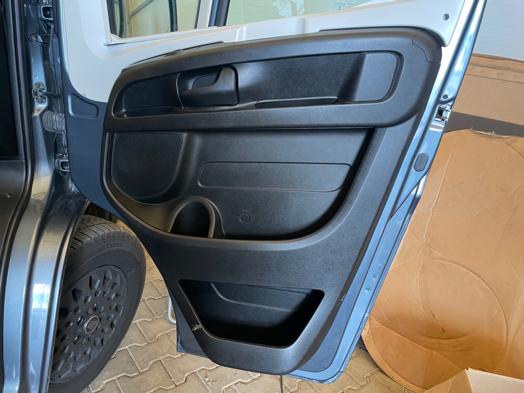 Kamper przed detailingiem